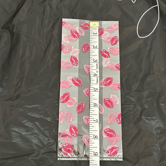 NWT, cellophane lip bags & 2 lip cellophane rolls - Picture 8 of 13
